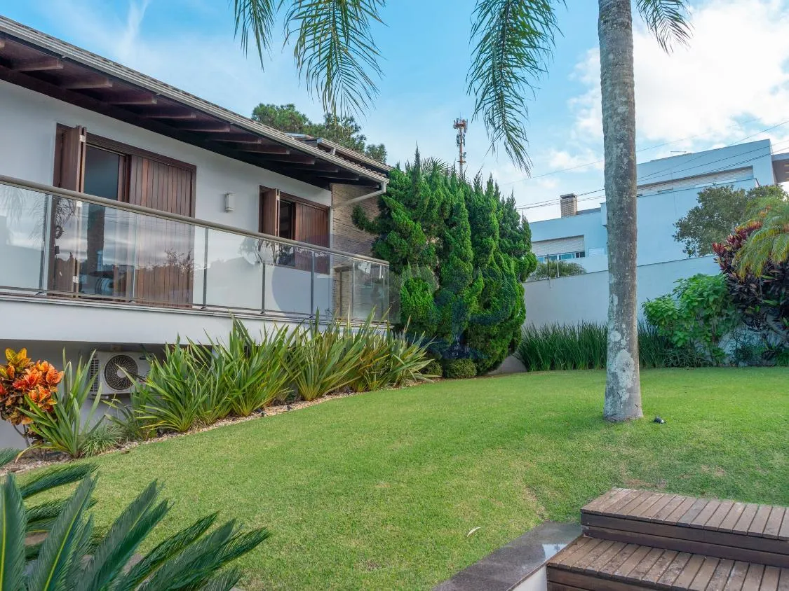 Imagem Casa de Alto Padrao com 4 Dormitorios, Piscina Aquecida e Espaço Gourmet no Centenario, em Torres/RS