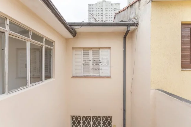 Imagem Sobrado com 200 M² com 3 dormitórios sendo 2 suítes, sala, cozinha, área de serviços, 3 banheir...