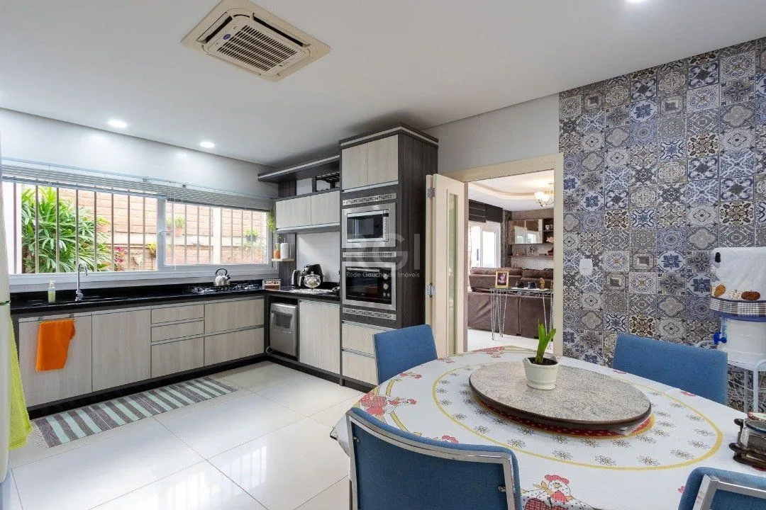 Imagem Casa para Venda - 377m², 4 dormitórios, sendo 3 suites, 3 vagas - Guarujá
