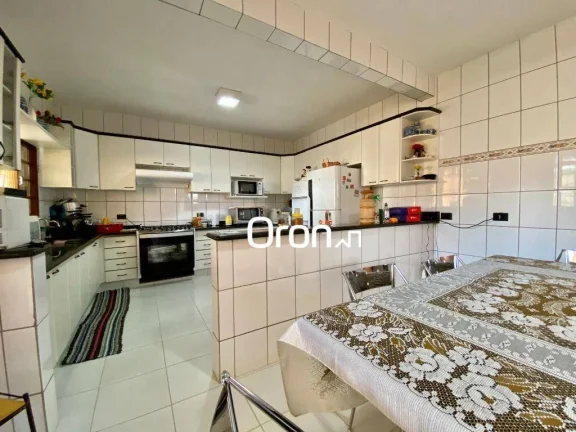 Imagem Sobrado à venda, 420 m² por R$ 1.300.000,00 - Santa Genoveva - Goiânia/GO