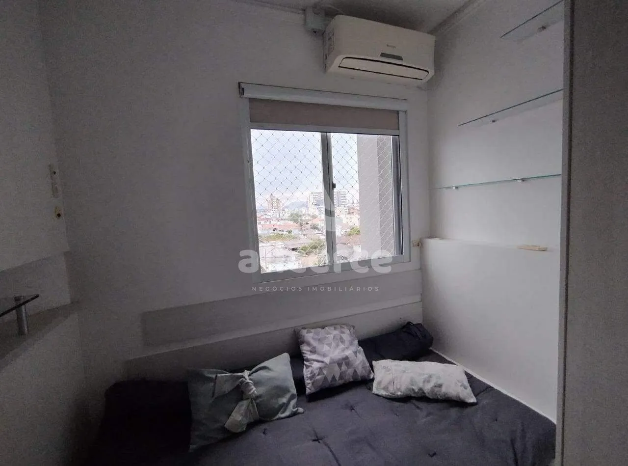 Imagem Apartamento semi mobiliado, 3 dorm. com suíte, andar alto e vista livre em Barreiros - São José - SC