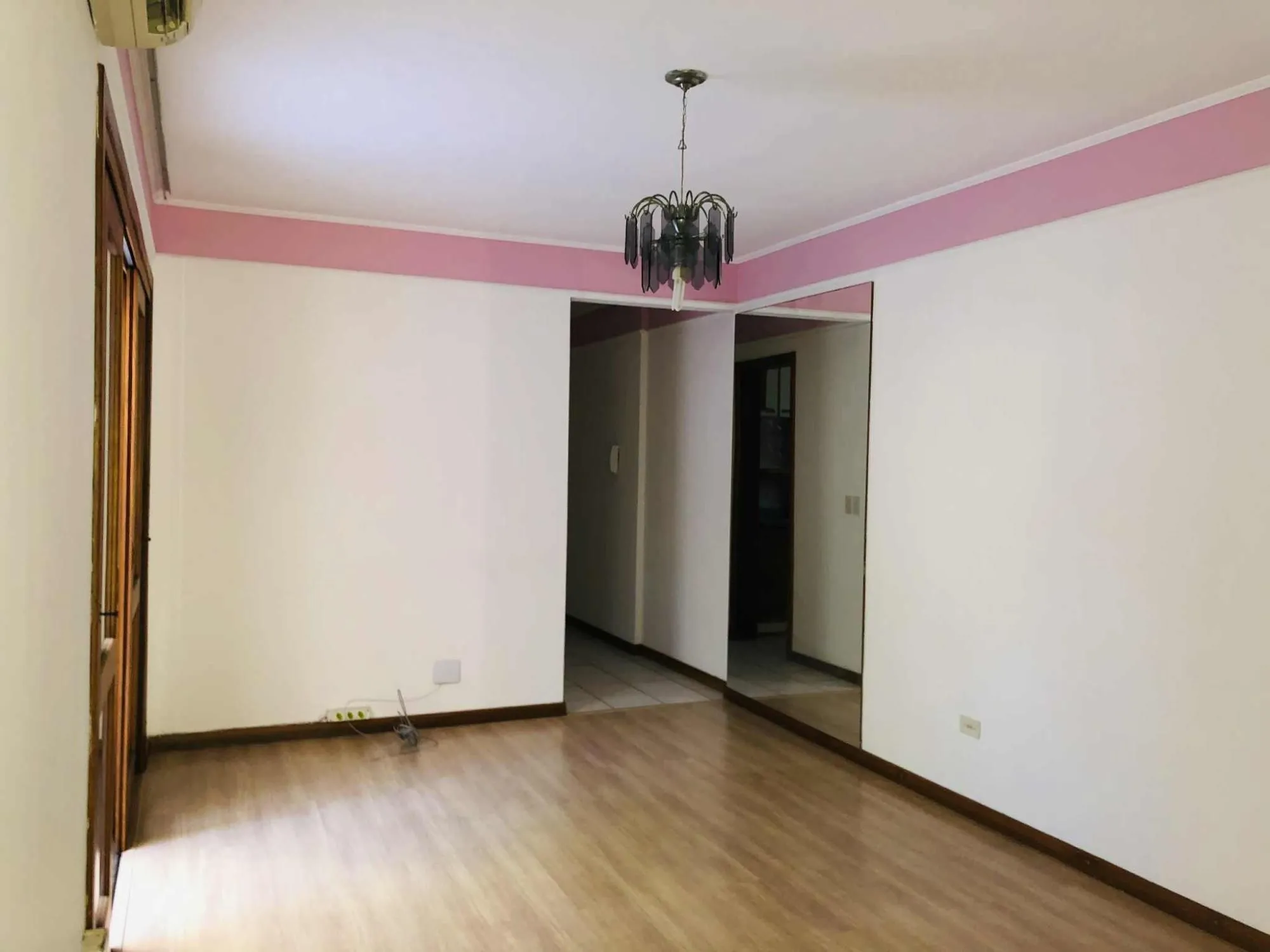 Imagem Apartamento Amplo e Pronto para Morar no Bairro Floresta - Porto Alegre