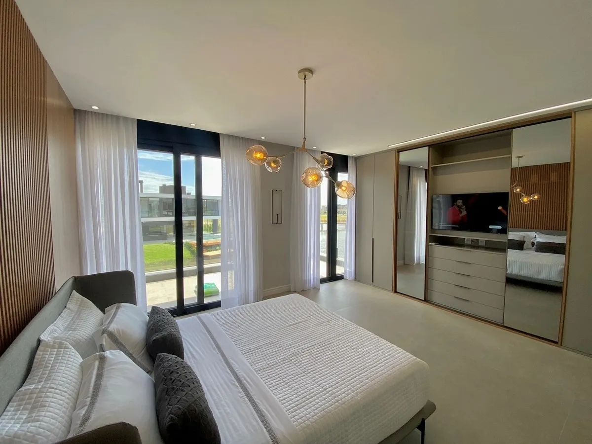 Imagem Sobrado mobiliado e decorado, beira Lago