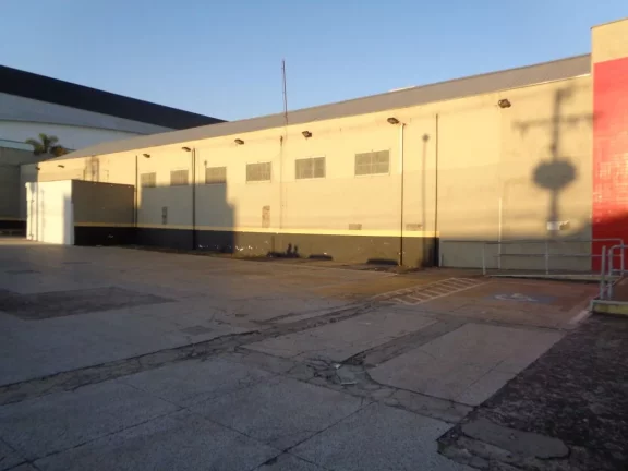 Imagem Barracão com 330m² de construção e 330m² de vagas localizado na Vila Rezende com banheiros e co...