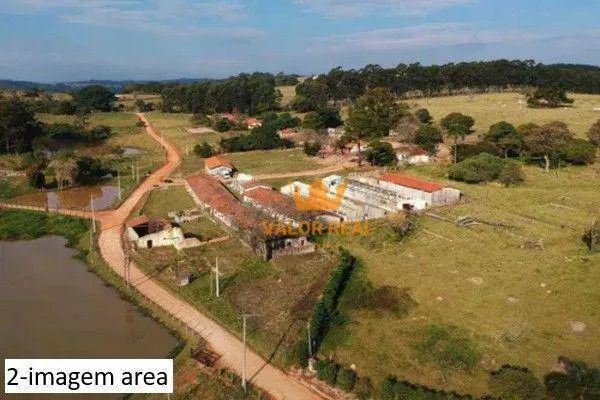Imagem Sítio à Venda em Itu - SP | 16.600 m² | Estrutura Completa. Casas + Barracoes + Nascente