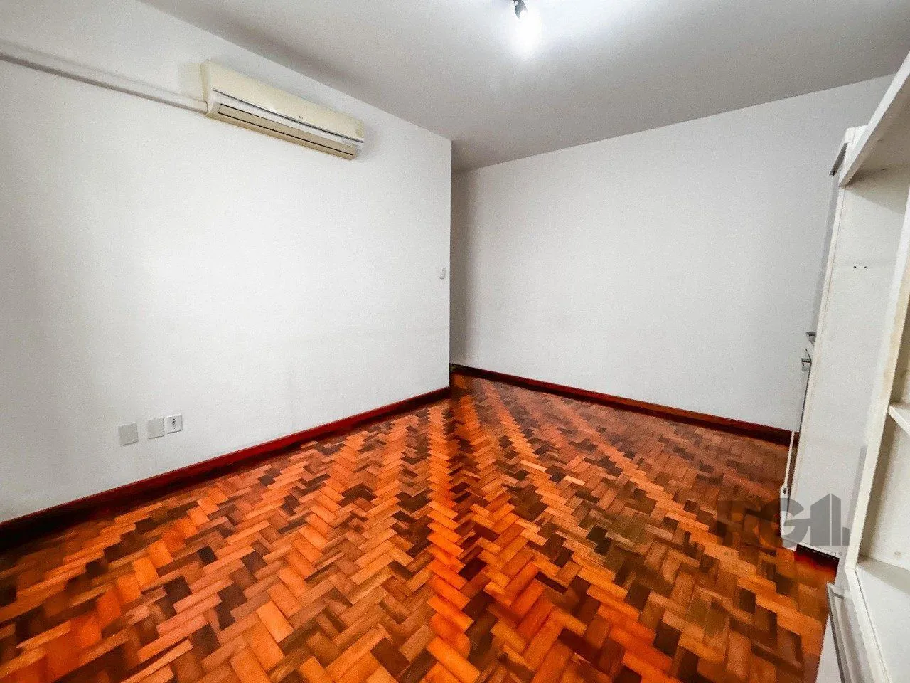 Imagem Apartamento com 3 quartos, 1 suíte, no bairro Rio Branco, Porto Alegre/RS