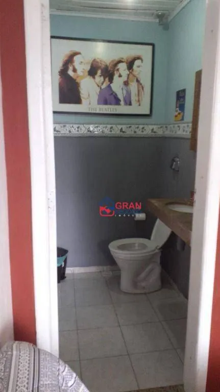 Imagem Casa com 2 Quartos, 3 Banheiros, Barracão e Casa nos Fundos com Entrada Independente