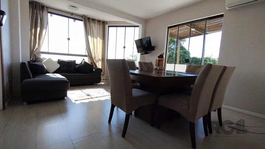 Imagem Sobrado, 5 quartos, 2 suites, pátio, 3 vagas - Bairro Vila Nova