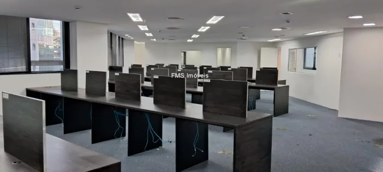 Imagem Conjunto Comercial para Locação no Brooklin: 1 Sala, 5 Vagas de Garagem e 254m² em São Paulo-SP!