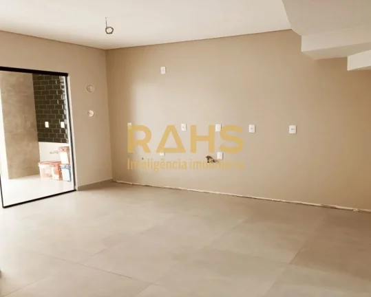 Imagem Sobrado Geminado Novo com ótimo padrão de acabamento e piscina instalada no bairro Iririú. Em ót...