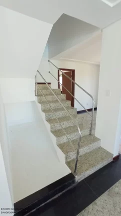 Imagem Casa de Luxo à Venda em Buraquinho, Lauro de Freitas-BA: 4 Quartos, 3 Suítes, 3 Salas, 2 Banheiros, 13 Vagas, 350m²!