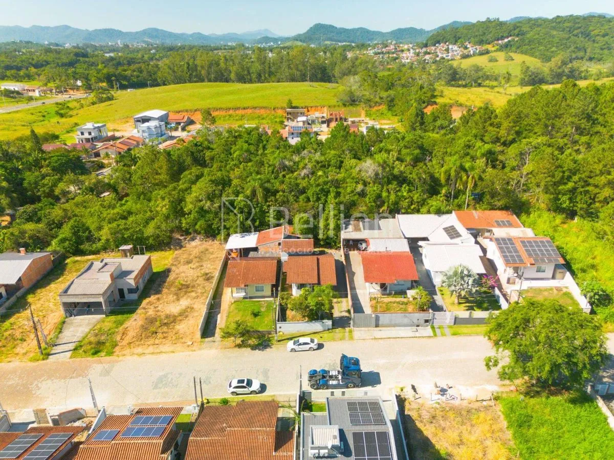Imagem Casa com amplo terreno de 360m² em Indaial - 3 quartos + garagem no Warnow em Indaial
