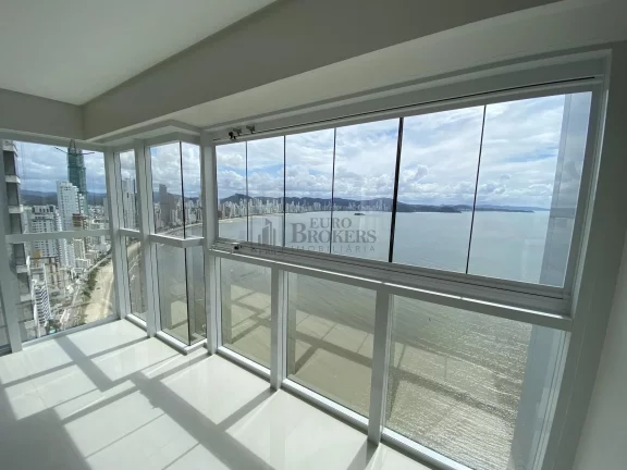 Imagem Ótimo apartamento frente mar semimobiliado em Balneário Camboriú.