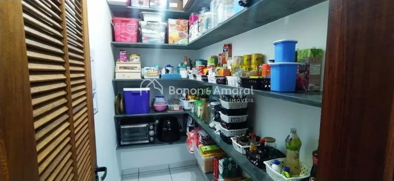 Imagem Linda casa praticamente térrea, localizada em condomínio com fácil acesso às Rodovias Anhanguera...