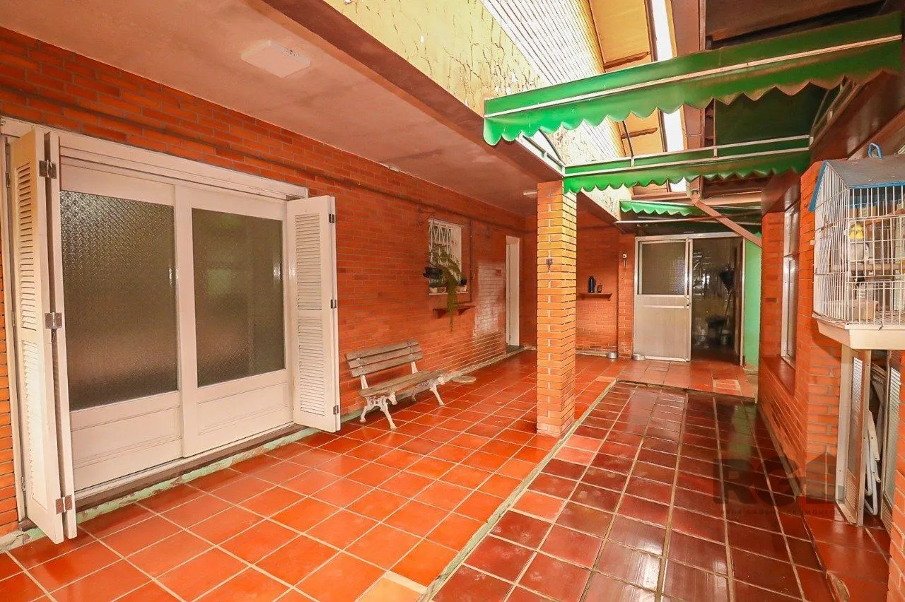 Imagem Casa com 2 quartos, vaga de garagem, churrasqueira, com 200m² privativos no centro de Esteio/RS