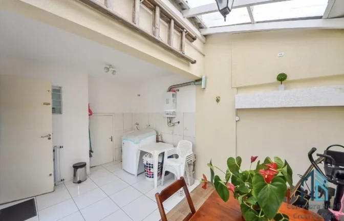 Imagem Sobrado lindo, Semi mobiliado, 03 quartos c/suíte, área gourmet, no Xaxim em Curitiba - PR