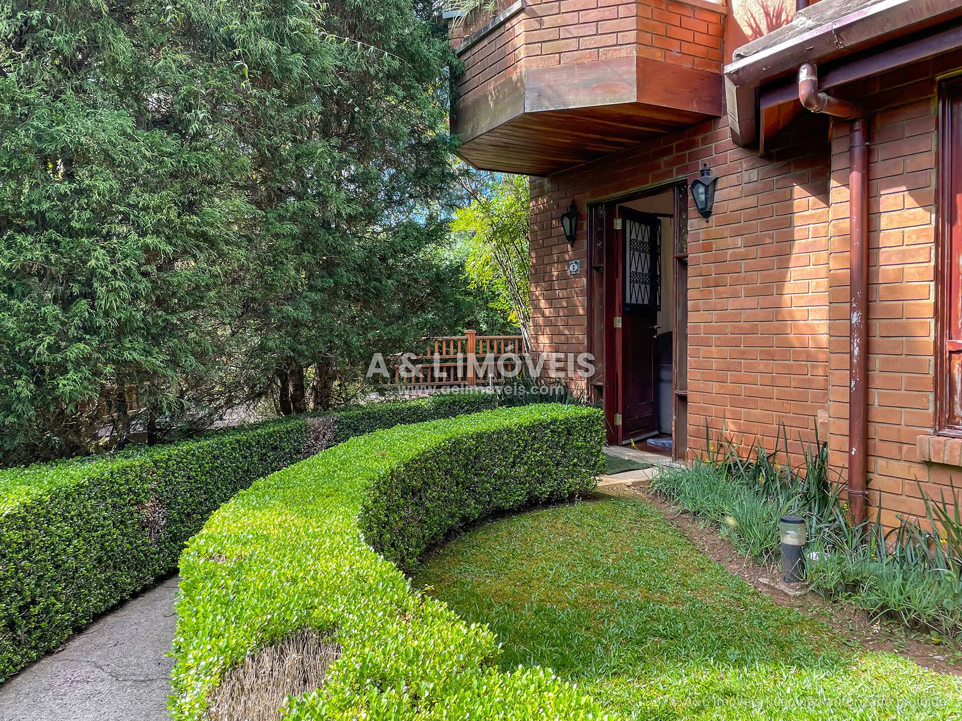 Imagem Casa à venda em Campos do Jordão | 4 suítes e 206,85 m²