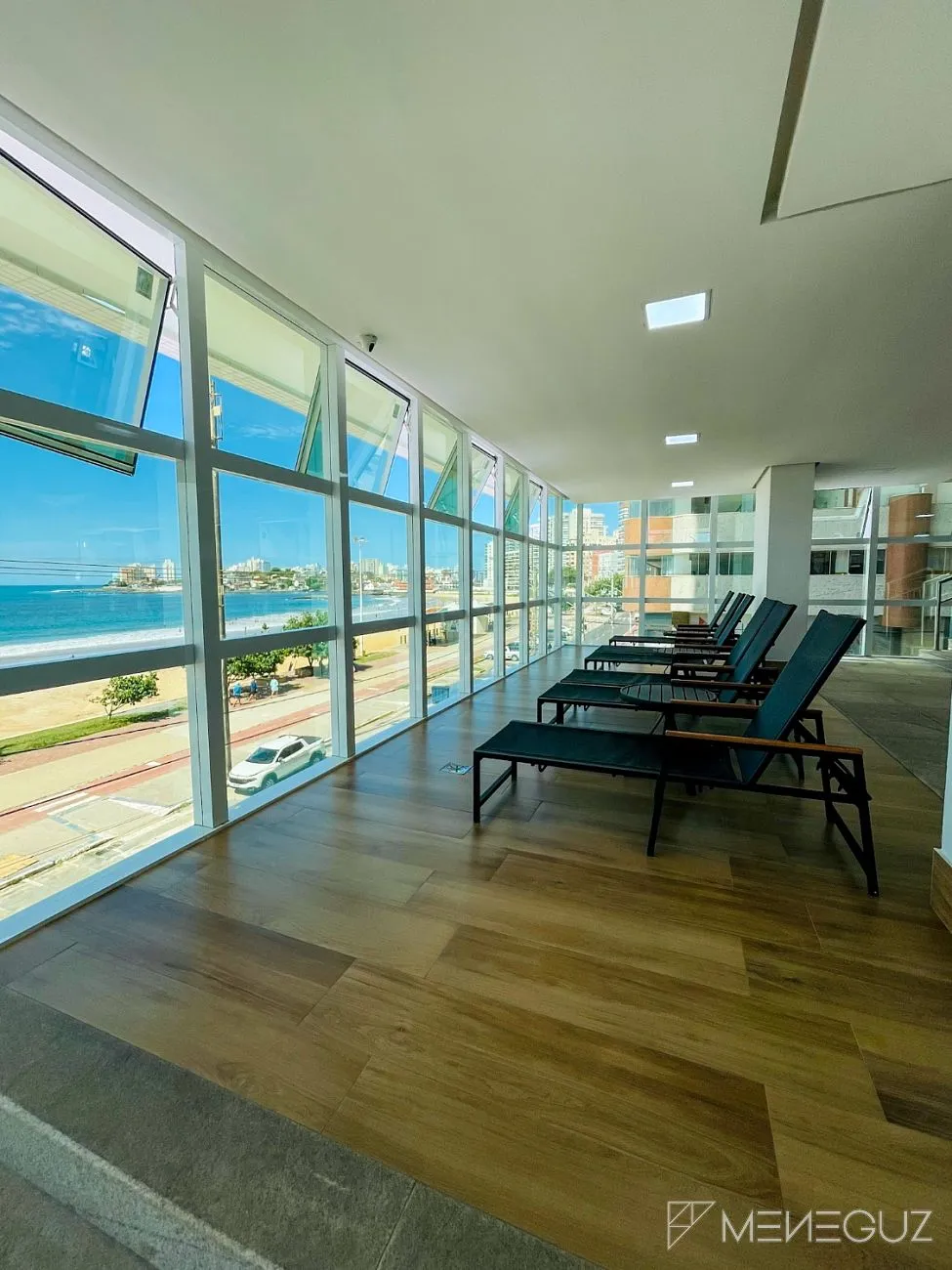 Imagem Apartamento Finamente Mobiliado Frente mar na Praia do Morro - Alto Padrão e Lazer Completo!