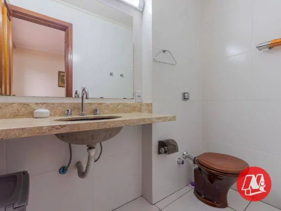 Imagem Cobertura no bairro Petrópolis, 3 dormitórios, suite. vagas e piscina. ,