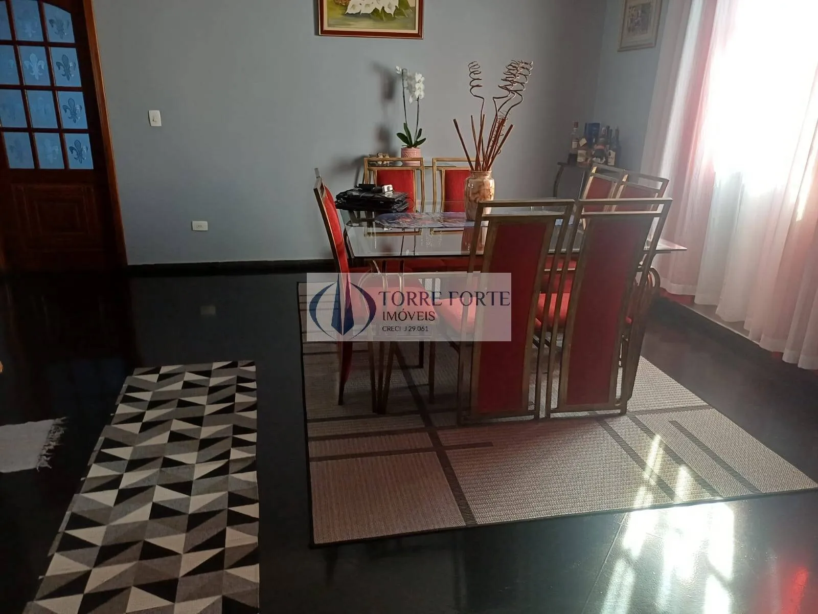 Imagem Ótimo sobrado, espaçoso 288 m² 3 dormitórios 2 suítes sala e garagem ampla