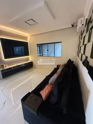 Imagem Casa à venda no Parque das Laranjeiras II em Uberaba - 3 suítes, piscina, varanda gourmet