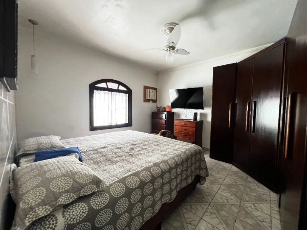 Imagem CASA COM 385,00 m² - GUILHERMINA - PRAIA GRANDE SP