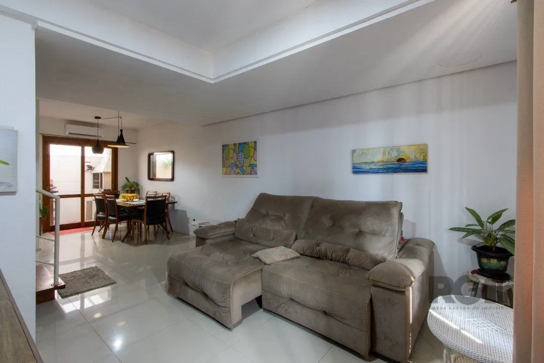 Imagem Excelente oportunidade de casa à venda em condomínio fechado no Reserva Guarujá, localizado na Avenida da Serraria em Porto Alegre.