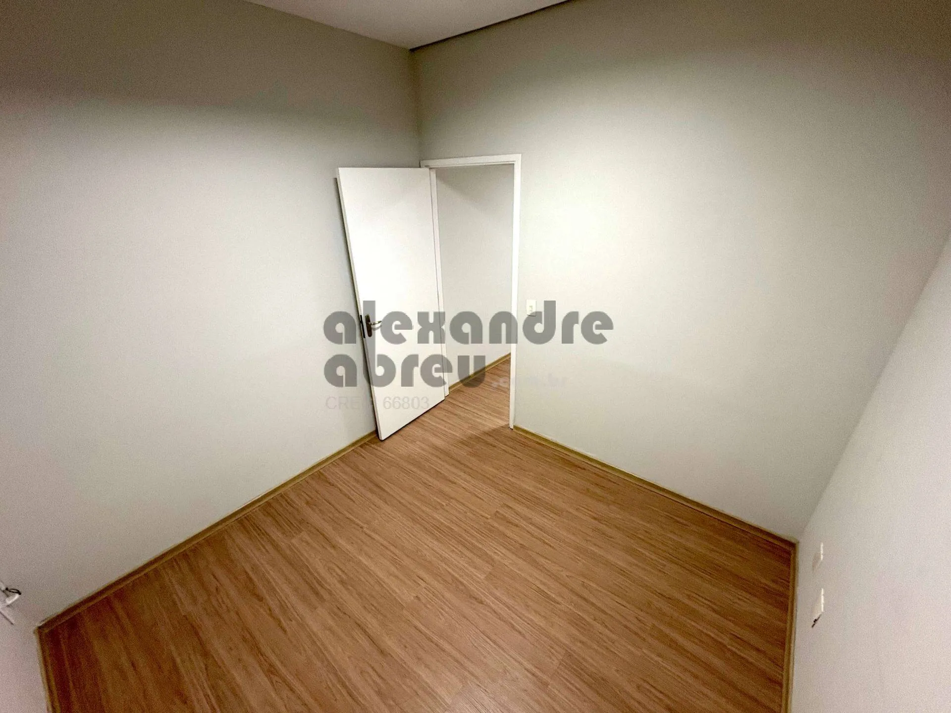 Imagem Aluga-se escritório comercial de 30 m² com 2 salas em Edifício no Morumbi