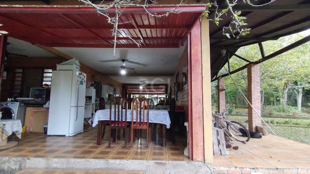 Imagem Sitio à venda no Lami, com 2 casas térreas, com 4 quartos cada uma