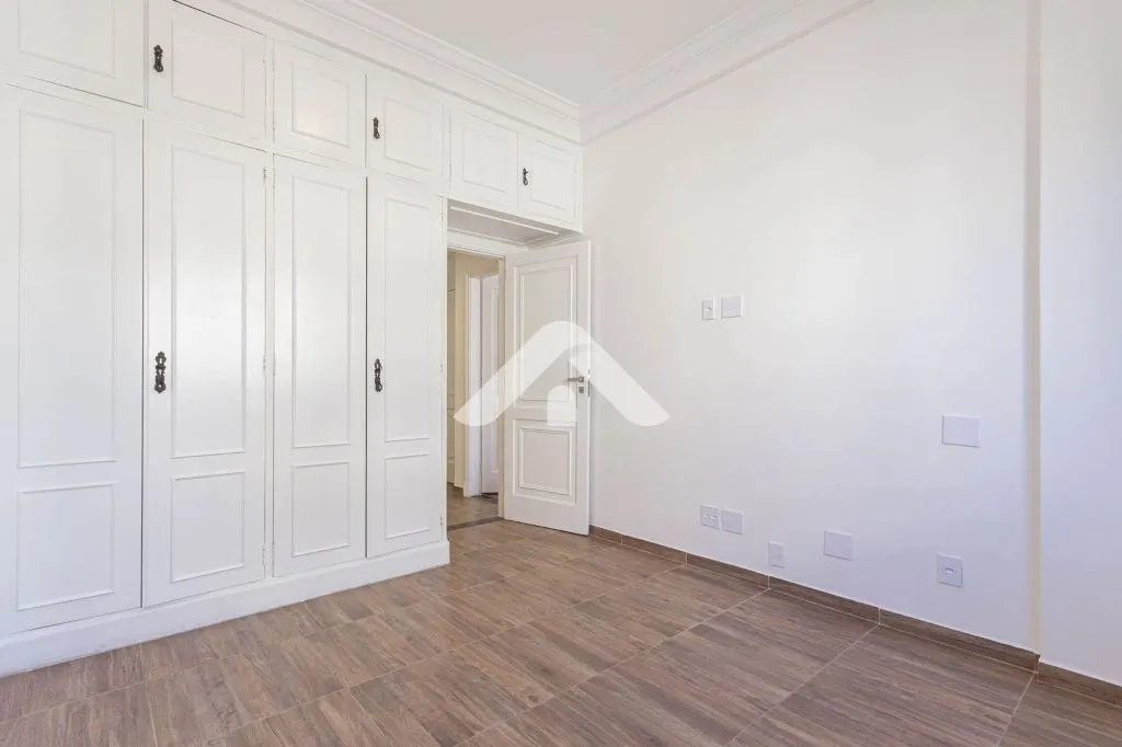 Imagem Oportunidade Estratégica em Laranjeiras - Apartamento de 93 m² com Localização Privilegiada