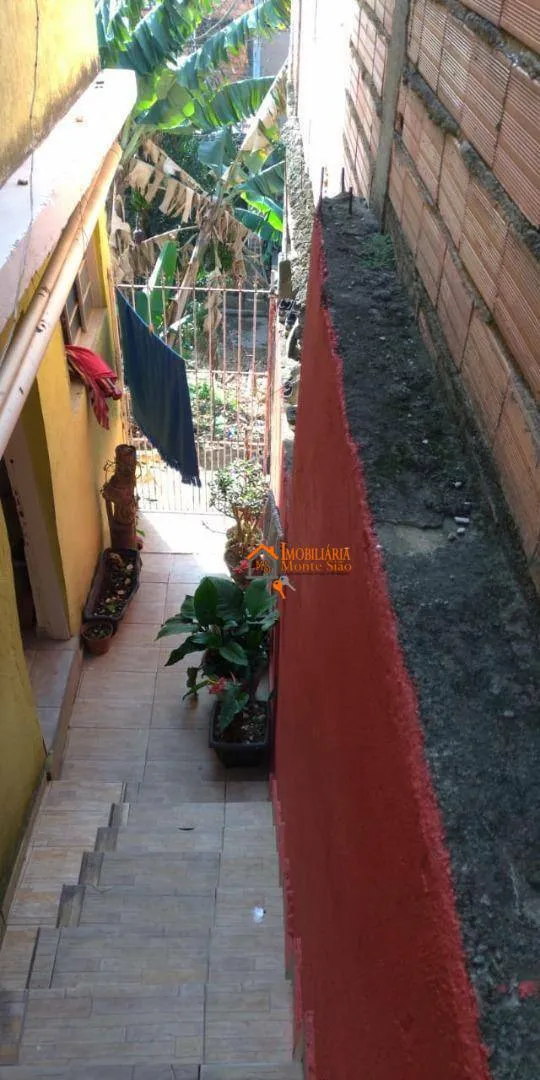 Imagem Casa com 2 dormitórios à venda, 200 m² por R$ 350.000,00 - Cidade Soberana - Guarulhos/SP