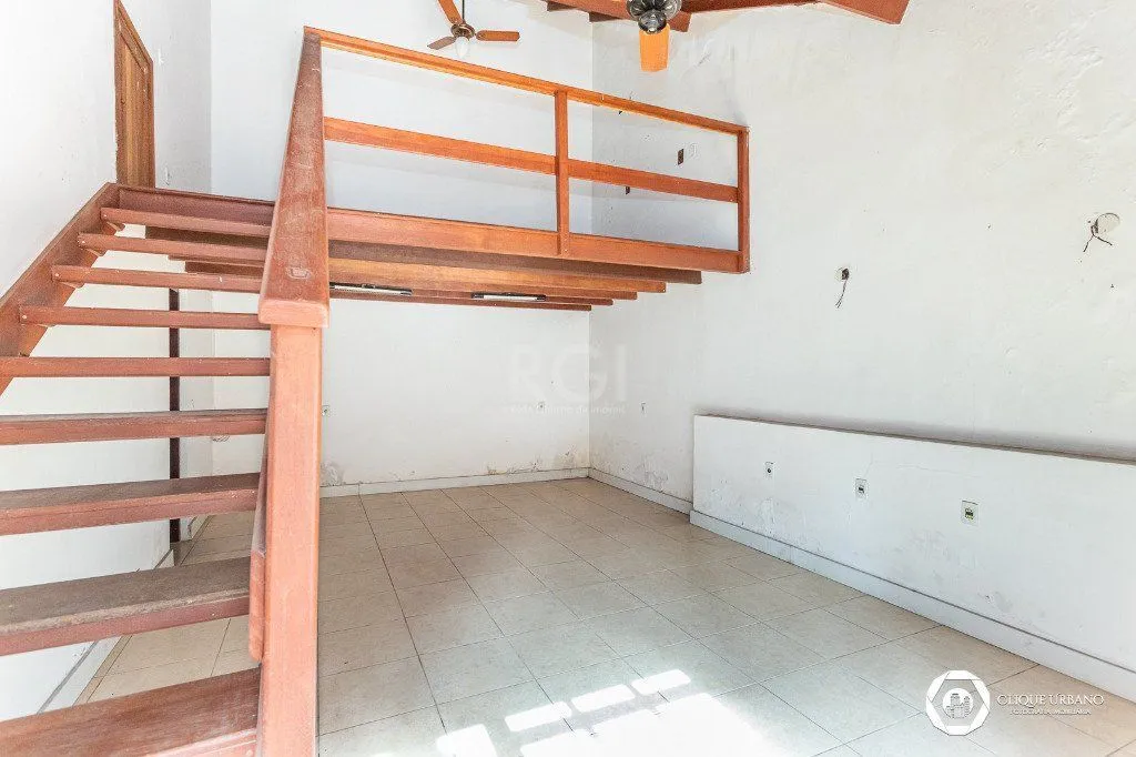 Imagem Casa para Venda - 330m², 4 dormitórios, sendo 3 suites, 2 vagas - Petrópolis