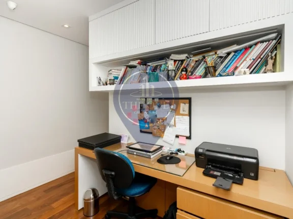 Imagem Apartamento de Luxo na Vila Mariana, São Paulo-SP: 3 quartos, 3 suítes, 5 banheiros, 4 vagas de garagem e 188m² de área.