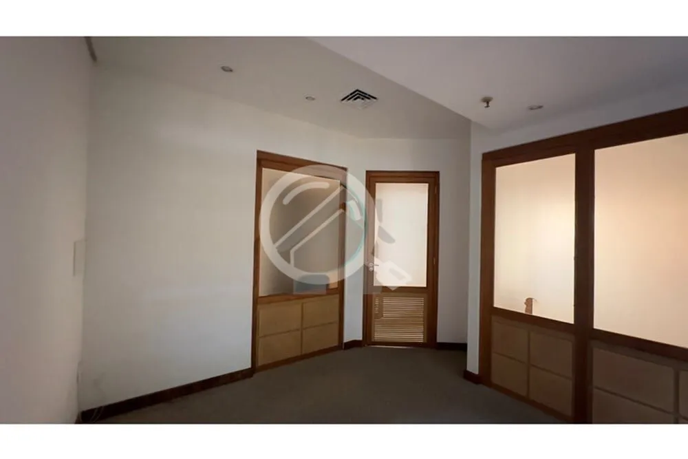 Imagem No Bairro Petrópolis, na Avenida Carlos Gomes,281 sala comercial, 45m² , desocupado, com recepçã...