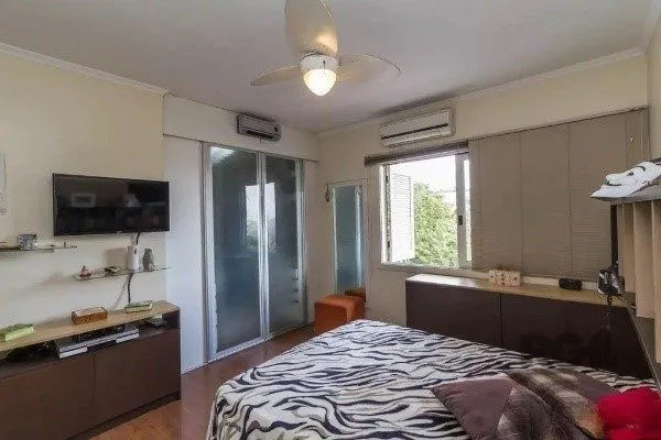 Imagem Vende-se belo sobrado com 3 quartos com suíte e 3 vagas cobertas - 182m² - Vila Ipiranga