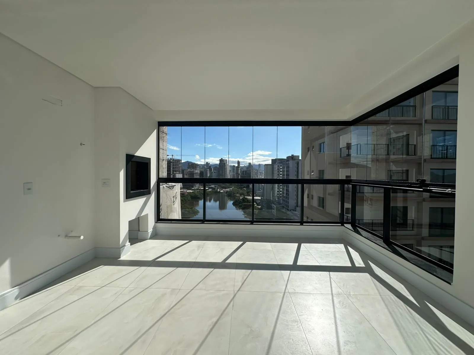 Imagem Apartamento com vista para o mar à venda com 116.27m2 por R$ 2.190.000,00