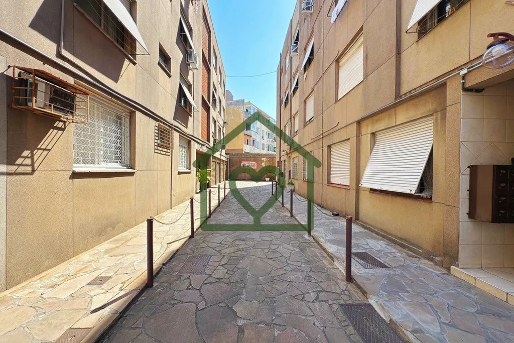 Imagem Este apartamento de 55m² privativos, totalmente reformado, é ideal para quem busca conforto, funci...