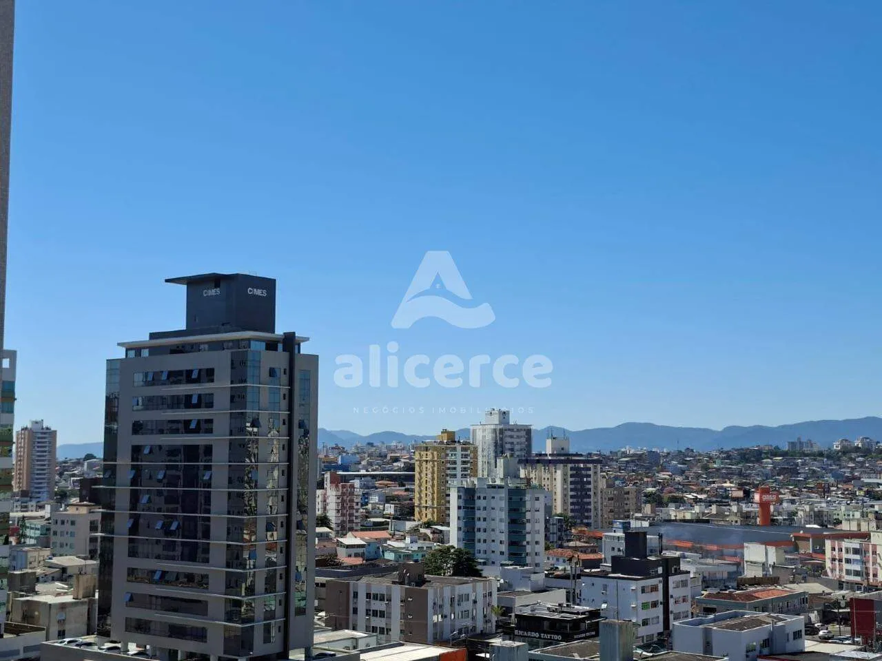 Imagem Apartamento à venda com 02 dormitórios sendo 01 suíte com 74 m² no bairro Kobrasol - São José - SC.