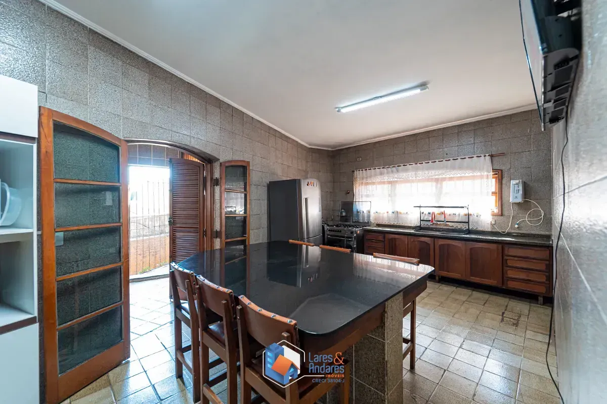 Imagem Casa para venda em Cidade Domitila com 3 quartos, sendo 1 suíte, 473m²