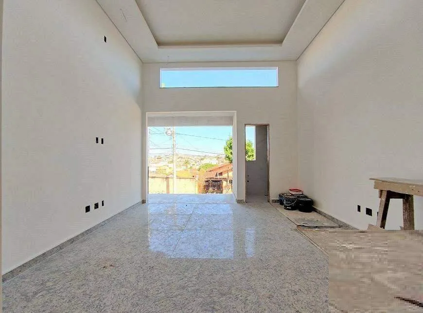 Imagem Casa duplex à venda, 3 quartos, 1 suíte, 2 vagas, Santa Mônica - Belo Horizonte/MG