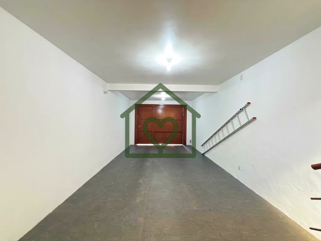 Imagem Residência com Anexo e Espaço de Lazer Completo 
 
Excelente residência semi nova, construída em...