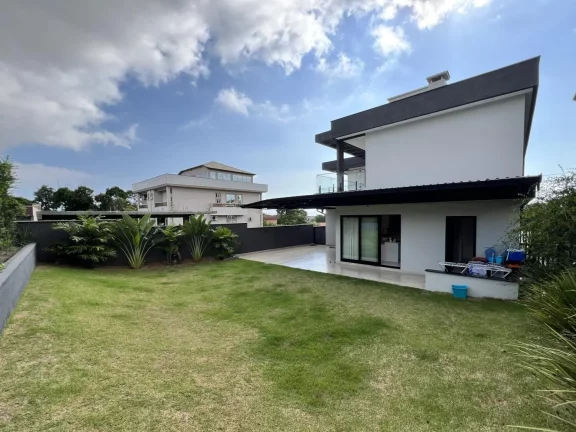 Imagem Casa Alto Padrão para Venda em Florianópolis / SC no bairro Ingleses do Rio Vermelho