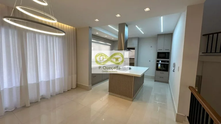 Imagem Linda casa com 4 quartos, sendo 4 suítes, 2 vagas de garagem e 396,06 m2 de área total disponível para venda!