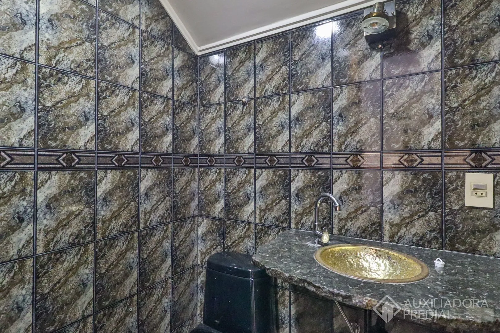 Imagem Excelente casa com 5 dormitórios no bairro Cristal