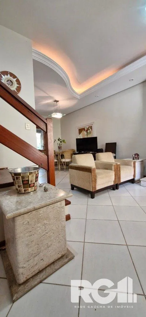 Imagem Sobrado com três dormitórios no Condoínio Residência Jardim Verde Ipanema.