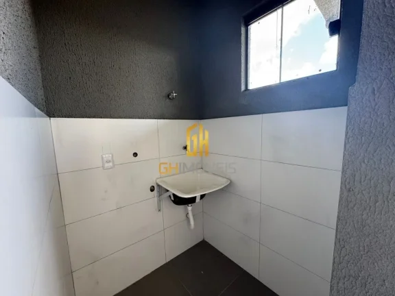 Imagem A casa possui:

- Sala;
- 3 quartos, sendo 1 suíte; 
- 2 banheiros, sendo 1 suíte e 1 banheiro soc...