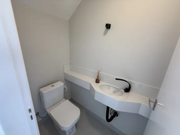 Imagem Casa Moderna com Piscina em Condomínio  Pronta para Morar!