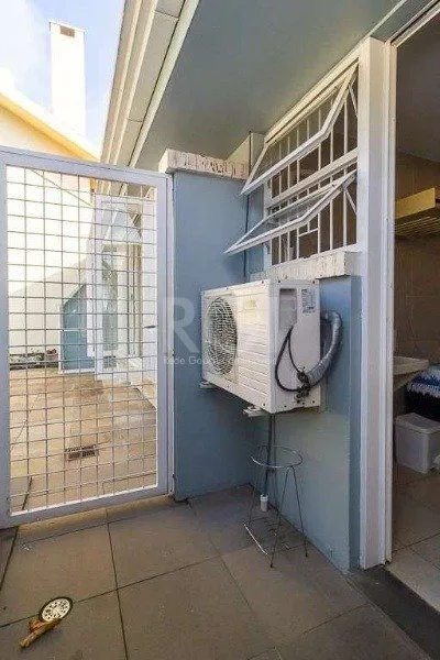 Imagem Casa para Venda - 227m², 3 dormitórios, sendo 1 suites, 4 vagas - Azenha