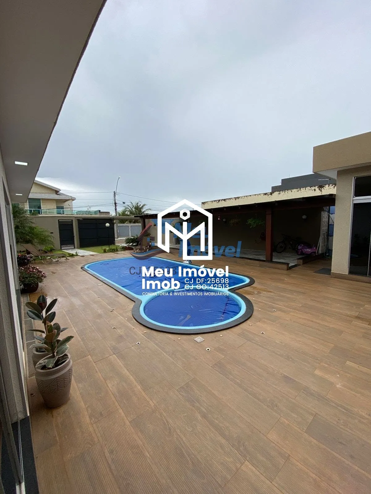 Imagem Casa 3 Quartos 2 Suítes 4 Vagas 800m² Gama/DF