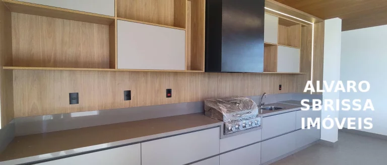 Imagem Casa de alto padrão, térrea com 5 suites, totalmente climatizada e com linda piscina.
